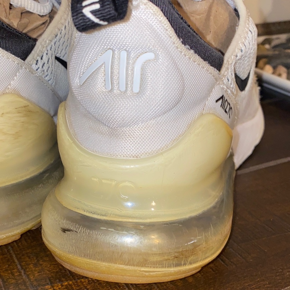 3/$60 Nike Air Max 270 White & Black Sneakers Size 9 - Picture 6 of 16